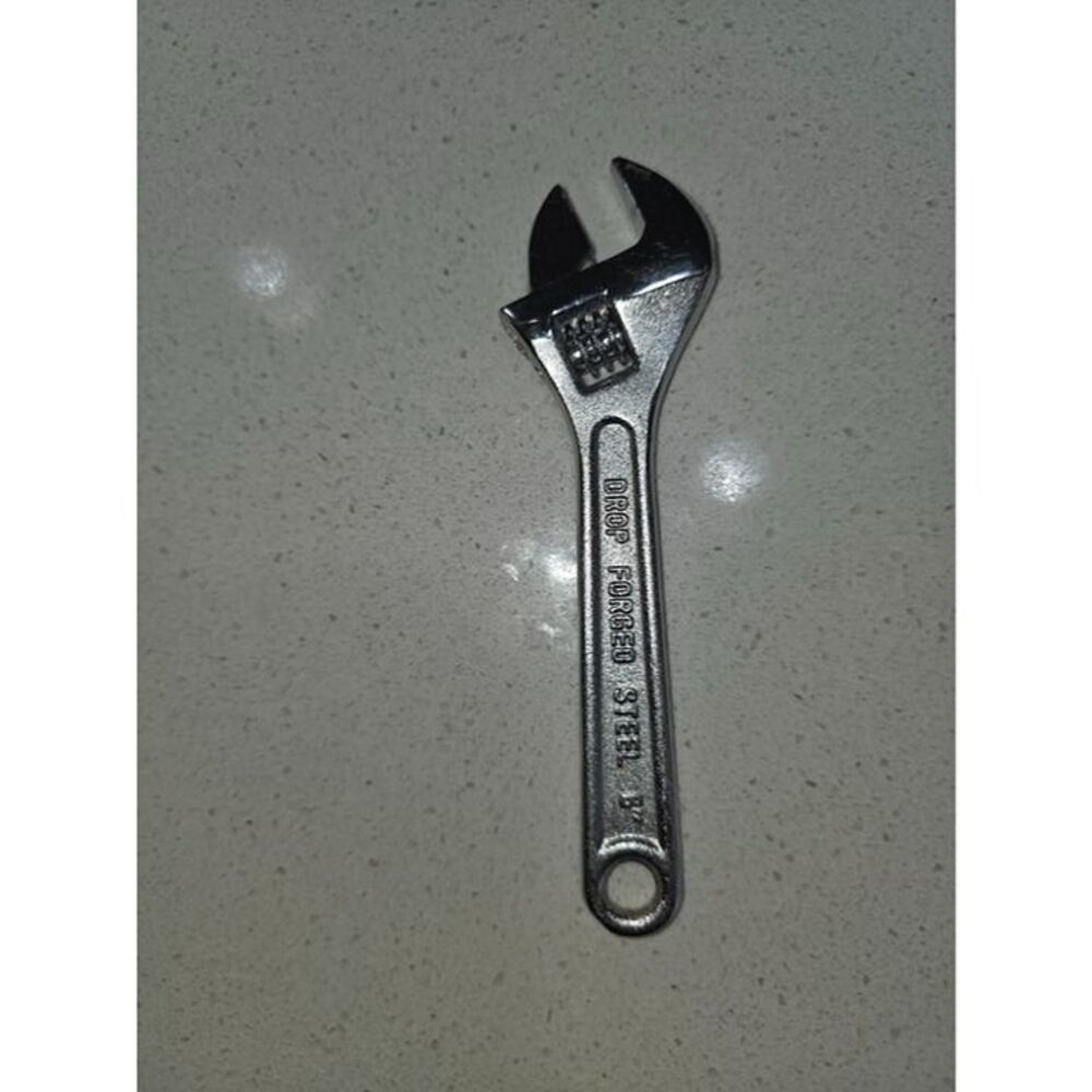 Adjustable Chrome Wrench - Silver